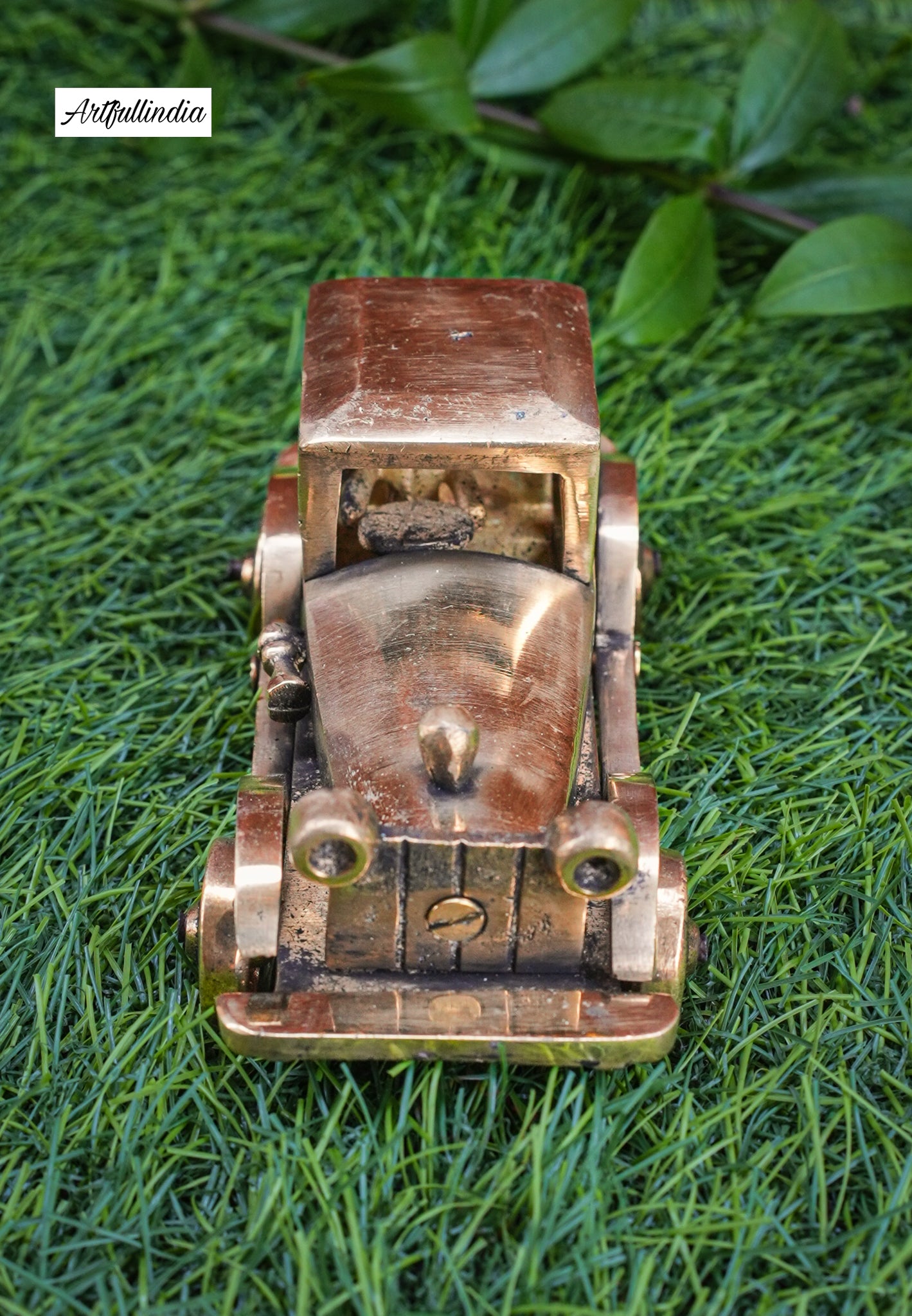 Handcrafted Brass Vintage Car Showpiece – Classic Collectible for Home and Office Décor